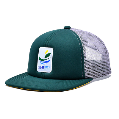 Özel 5 Panel Düz Kenarlıklı Ağı Trucker Şapkası, nakışlı dokuma etiketi Logo köpüklü Trucker Şapkaları