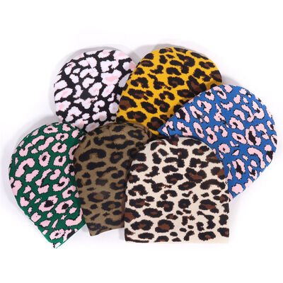 Özel Logo Yüksek Kaliteli Erkek Kadın Akrilik Kış Şapkaları Şapka Leopard Baskı Şablonu Dokuma Slouchy Beanies