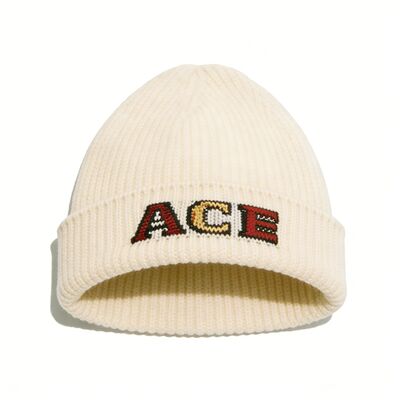 Kışlık giyim koleksiyonları için mükemmel, doğal yalıtım ve klasik bir görünüm sunan özelleştirilebilir yün bere şapkalar