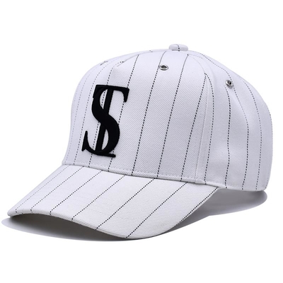 Ürün adı ile logo nakışlı yapılandırılmamış 5 panel beyzbol şapkası