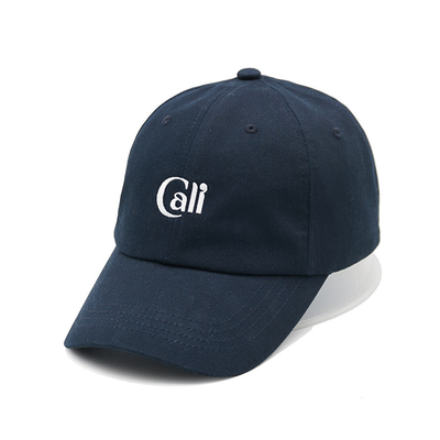 Destekli renk dikişleri ile güçlendirilmiş nakışlı logo beyzbol şapkası