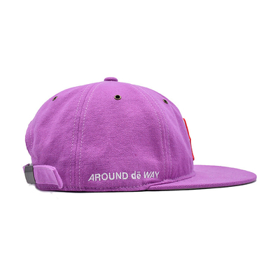 Flat Visor ve 3 boyutlu nakışlı logo ile özel pembe 6 panel snapback şapka