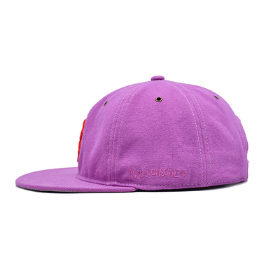 Flat Visor ve 3 boyutlu nakışlı logo ile özel pembe 6 panel snapback şapka