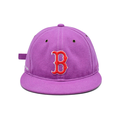 Flat Visor ve 3 boyutlu nakışlı logo ile özel pembe 6 panel snapback şapka