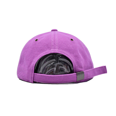 Flat Visor ve 3 boyutlu nakışlı logo ile özel pembe 6 panel snapback şapka