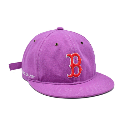 Flat Visor ve 3 boyutlu nakışlı logo ile özel pembe 6 panel snapback şapka