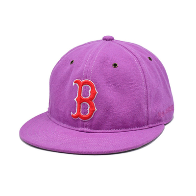 Flat Visor ve 3 boyutlu nakışlı logo ile özel pembe 6 panel snapback şapka