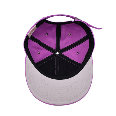 Flat Visor ve 3 boyutlu nakışlı logo ile özel pembe 6 panel snapback şapka