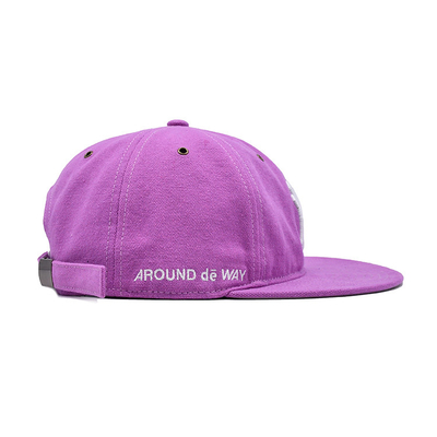 Pembe düz kenarlı şapka ve 3 boyutlu nakışlı logo