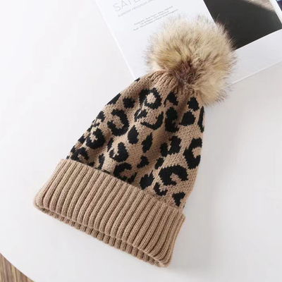 Yüksek Kaliteli Pom Pom Kış Leopard Baskı Beanie Toptan Yumuşak Sıcak Tricked Beanie Şapkalar