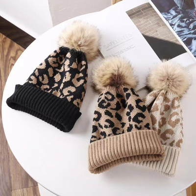Yüksek Kaliteli Pom Pom Kış Leopard Baskı Beanie Toptan Yumuşak Sıcak Tricked Beanie Şapkalar