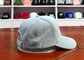Moda Spor Baba Şapka Koyu Gri Havlu Kumaş Deri Yama Logo Eğrisi Özelleştirmek